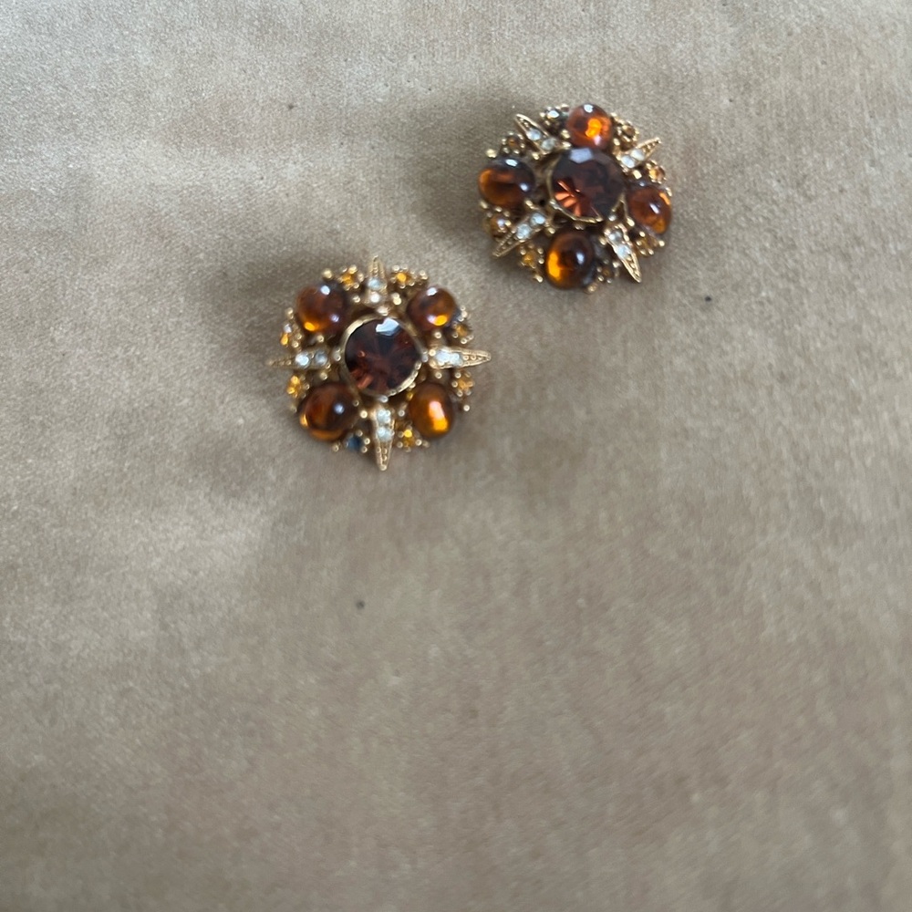 Vintage 1950-1960’s clip on earrings!